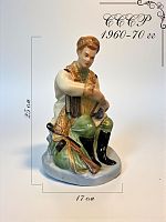 Антикварная статуэтка "Солдат Василий Теркин", фарфор, 1950-60 гг