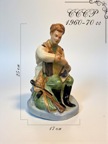 Антикварная статуэтка "Солдат Василий Теркин", фарфор, 1950-60 гг